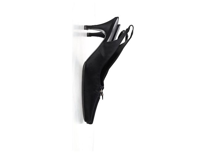 Timeless Zapatos slingback de tacón de aguja Chanel CC en satén negro - vista 7
