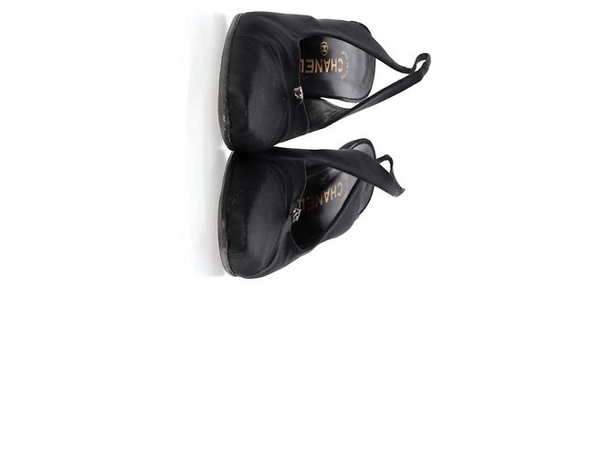Timeless Zapatos slingback de tacón de aguja Chanel CC en satén negro - vista 8