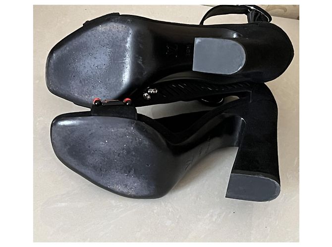 Décolleté Louis Vuitton in pelle nera con pietre Nero - vista 15
