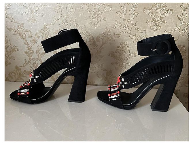 Décolleté Louis Vuitton in pelle nera con pietre Nero - vista 4