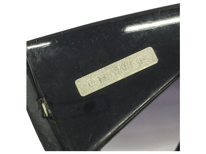 Occhiali da sole Chanel logo CC argentato con tonalità nera e viola 8047 Nero Argento Porpora - vista 8