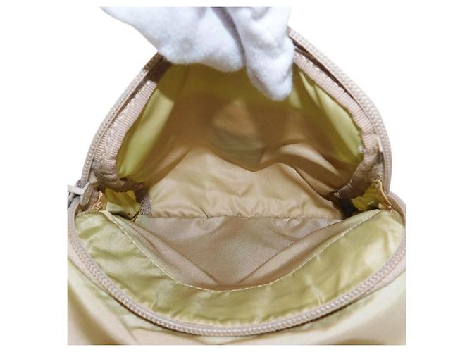 Borsa a tracolla in nylon beige con logo Prada - vista 9