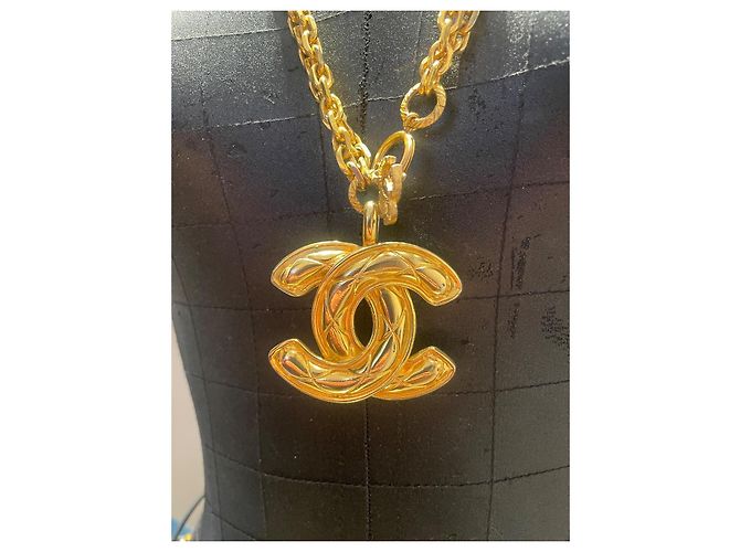 Chanel Colecionador Gold hardware - vista 3