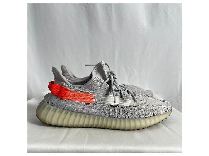 Baskets Yeezy x Adidas Boost 350 V2 Tail Light en polyester gris - vue 10