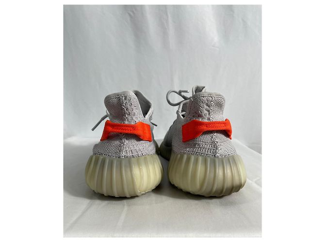 Baskets Yeezy x Adidas Boost 350 V2 Tail Light en polyester gris - vue 12