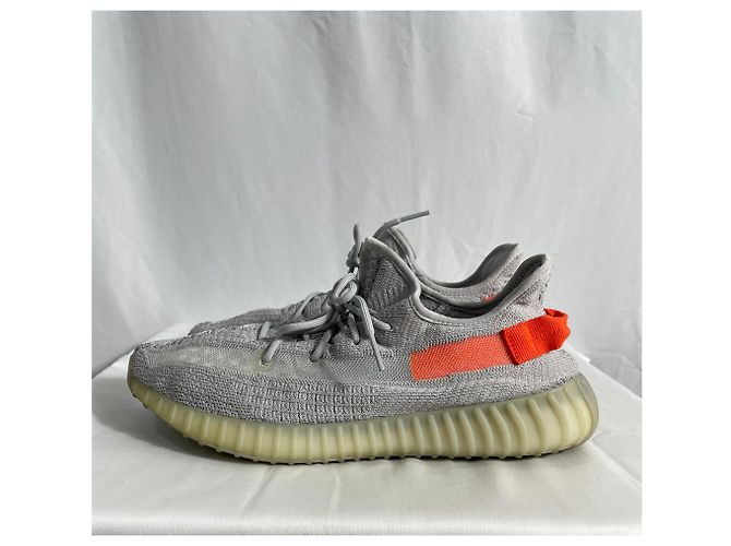 Baskets Yeezy x Adidas Boost 350 V2 Tail Light en polyester gris - vue 13