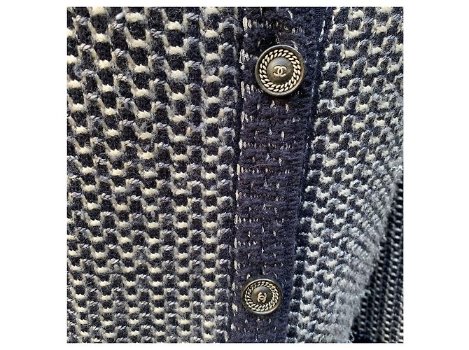 Timeless Chanel Blauer Strick-Cardigan aus Kaschmir und Seide Größe 38 FR - Ansicht 6