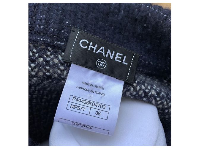 Timeless Chanel Blauer Strick-Cardigan aus Kaschmir und Seide Größe 38 FR - Ansicht 7