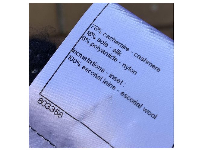Timeless Chanel Blauer Strick-Cardigan aus Kaschmir und Seide Größe 38 FR - Ansicht 8
