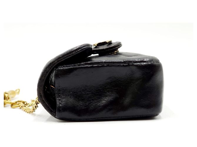 Borsa a cintura micro in pelle di agnello nero classica di Chanel Gold hardware - vista 12