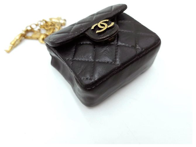 Borsa a cintura micro in pelle di agnello nero classica di Chanel Gold hardware - vista 14