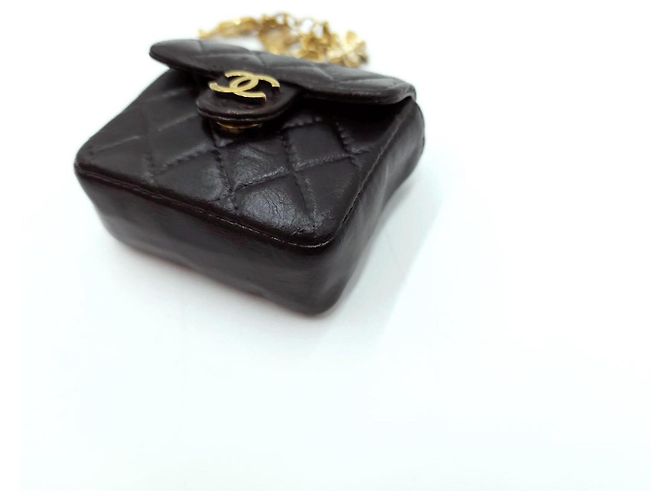 Borsa a cintura micro in pelle di agnello nero classica di Chanel Gold hardware - vista 15