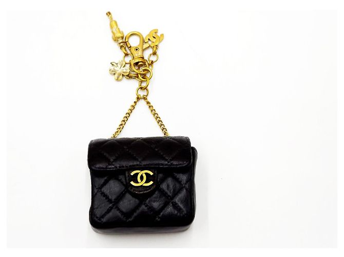 Borsa a cintura micro in pelle di agnello nero classica di Chanel Gold hardware - vista 5