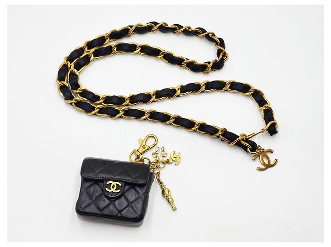 Borsa a cintura micro in pelle di agnello nero classica di Chanel Gold hardware - vista 6