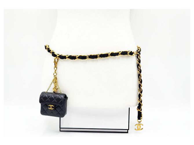 Borsa a cintura micro in pelle di agnello nero classica di Chanel Gold hardware - vista 8