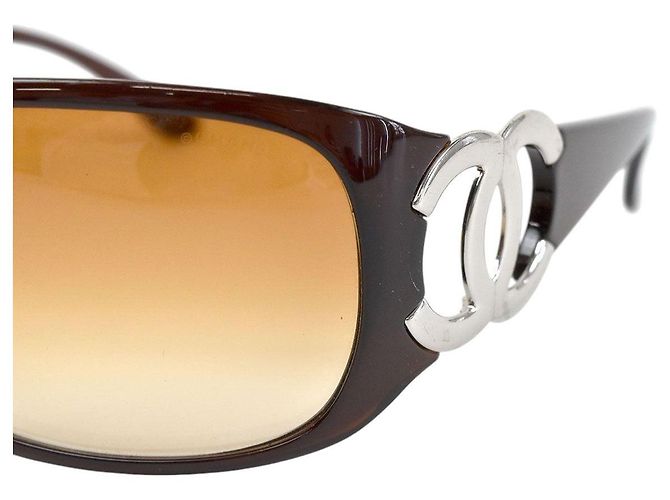 Gafas de sol tintadas marrones con logo CC plateado Chanel 6014 Castaño Plata - vista 3