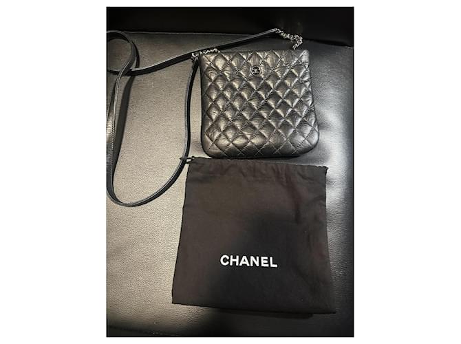 Borsa a tracolla Chanel uniforme nera Nero - vista 2