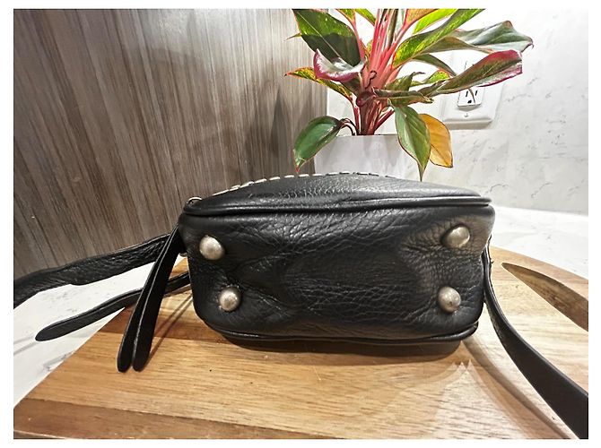 Borsa a tracolla Burberry in pelle nera con borchie argentate Nero - vista 5