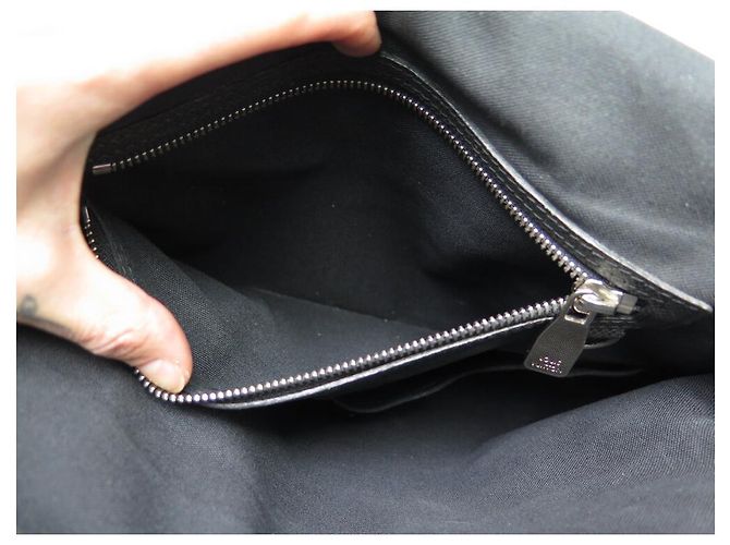BORSA MESSENGER LOUIS VUITTON MILO PM M32632 IN PELLE TAIGA Nero - vista 13