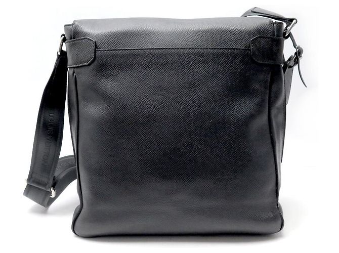 BORSA MESSENGER LOUIS VUITTON MILO PM M32632 IN PELLE TAIGA Nero - vista 2