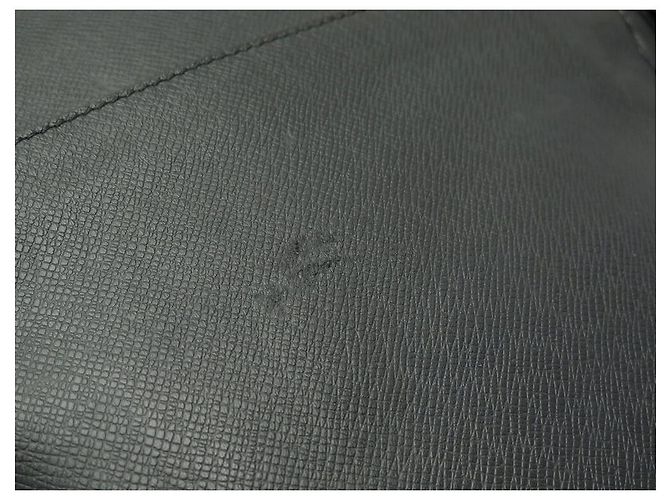 BORSA MESSENGER LOUIS VUITTON MILO PM M32632 IN PELLE TAIGA Nero - vista 8