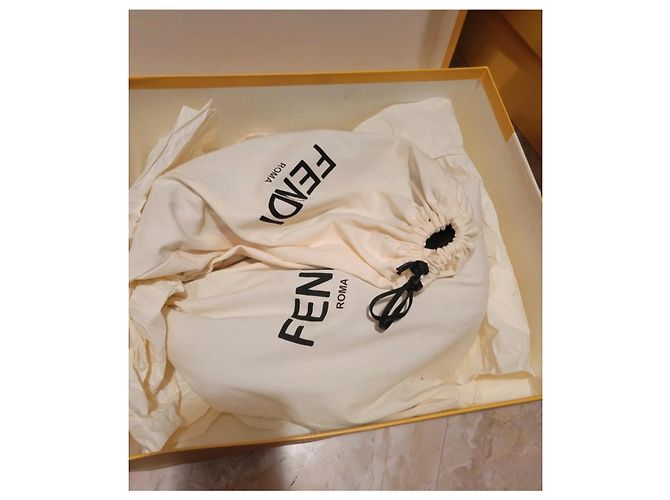 Fendi Rococo Stiefeletten aus schwarzem Leder - Ansicht 5
