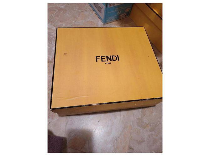 Fendi Rococo Stiefeletten aus schwarzem Leder - Ansicht 6