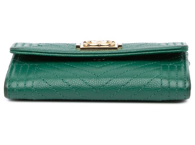 Portacarte Boy in caviar verde Chevron di Chanel - vista 3