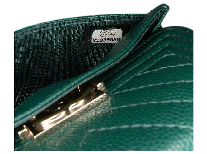 Portacarte Boy in caviar verde Chevron di Chanel - vista 6
