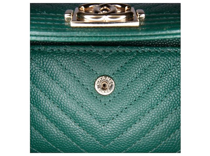 Portacarte Boy in caviar verde Chevron di Chanel - vista 7