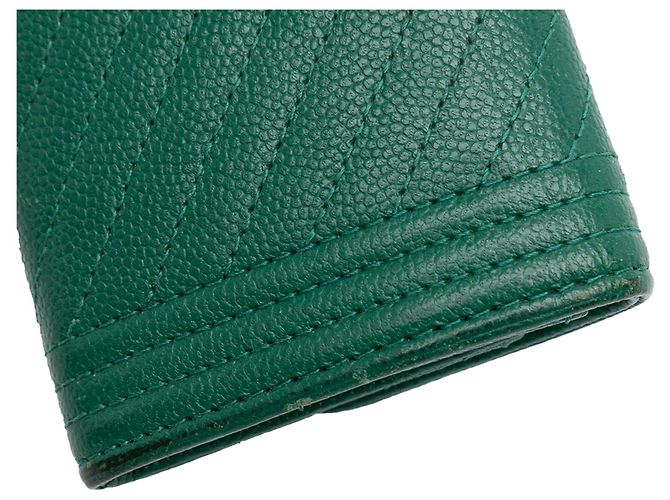 Portacarte Boy in caviar verde Chevron di Chanel - vista 9