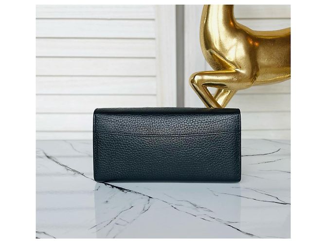 Portafoglio Louis Vuitton Capucines Taurillon Nero - vista 3