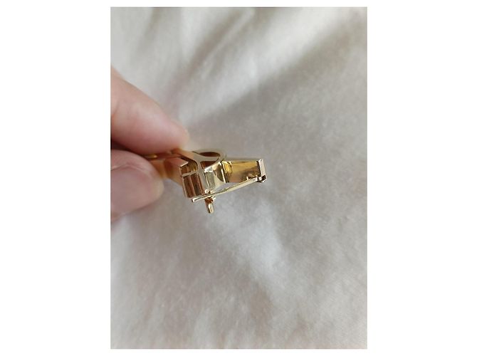 Orecchino singolo con dettaglio del logo Saint Laurent YSL Gold hardware - vista 5