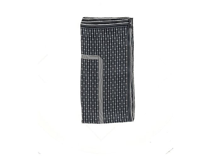 Classique Écharpe en soie noire avec imprimé logo Chanel - vue 5