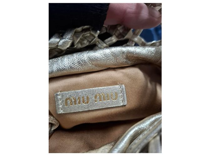Miu Miu Tote Bag mit Webeffekt aus silbernem Leder - Ansicht 12