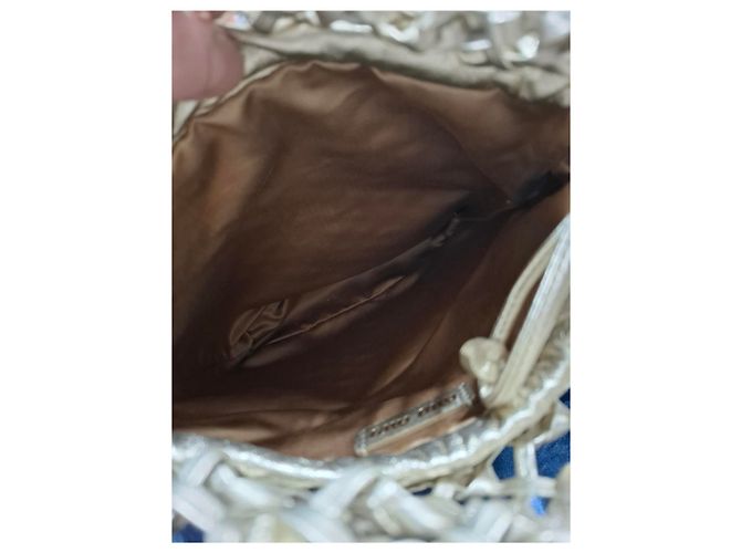 Miu Miu Tote Bag mit Webeffekt aus silbernem Leder - Ansicht 13