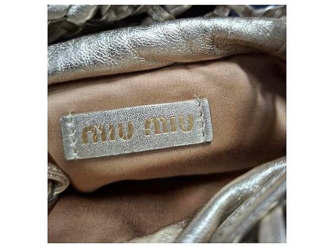 Miu Miu Tote Bag mit Webeffekt aus silbernem Leder - Ansicht 5