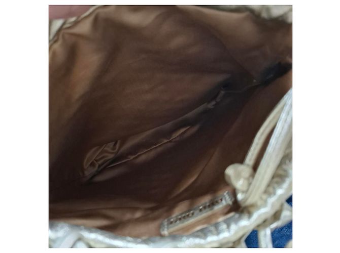 Miu Miu Tote Bag mit Webeffekt aus silbernem Leder - Ansicht 6