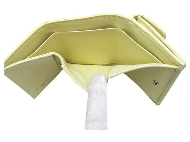 Cartera Small Flap de Chanel en cuero caviar Blanco Crudo - vista 6