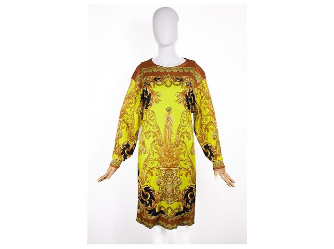 Vestido Versace de viscosa amarillo Talla 40 - vista 2