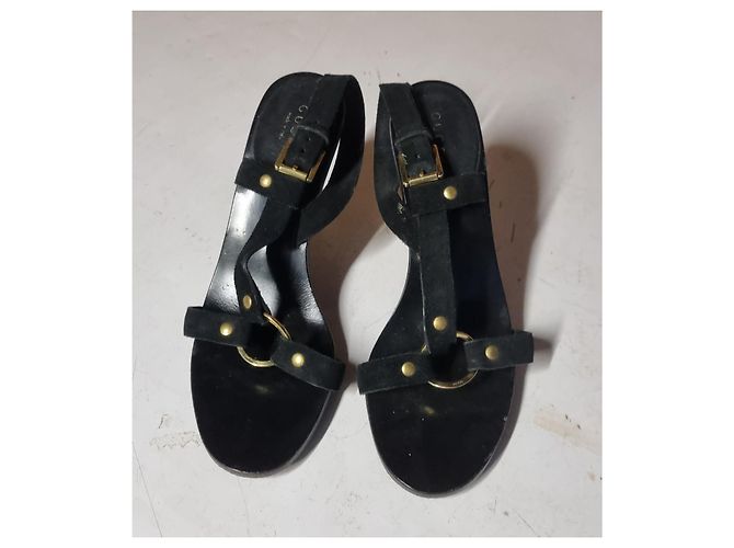 Gucci High Heels aus schwarzem Leder mit goldenem Absatz - Ansicht 2