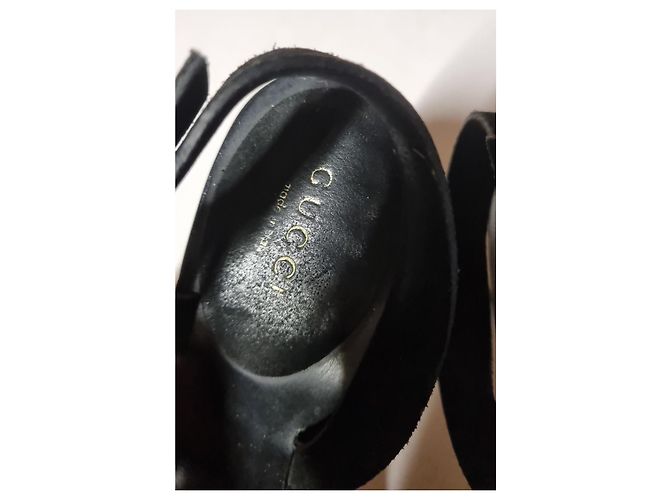 Gucci High Heels aus schwarzem Leder mit goldenem Absatz - Ansicht 3