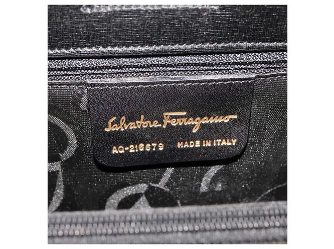 Borsa a spalla Salvatore Ferragamo in pelle nera e oro Auth bs21904 Nero D'oro - vista 15