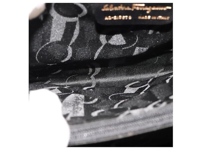 Borsa a spalla Salvatore Ferragamo in pelle nera e oro Auth bs21904 Nero D'oro - vista 20