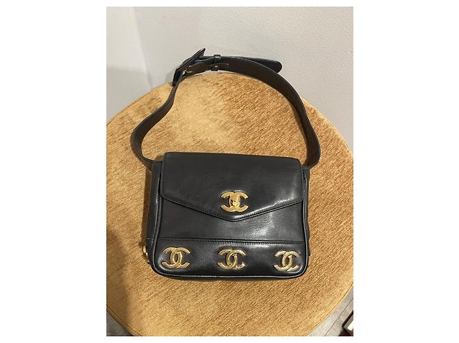 Chanel Gürteltasche aus schwarzem Lammleder mit Goldbeschlag Gold hardware - Ansicht 2