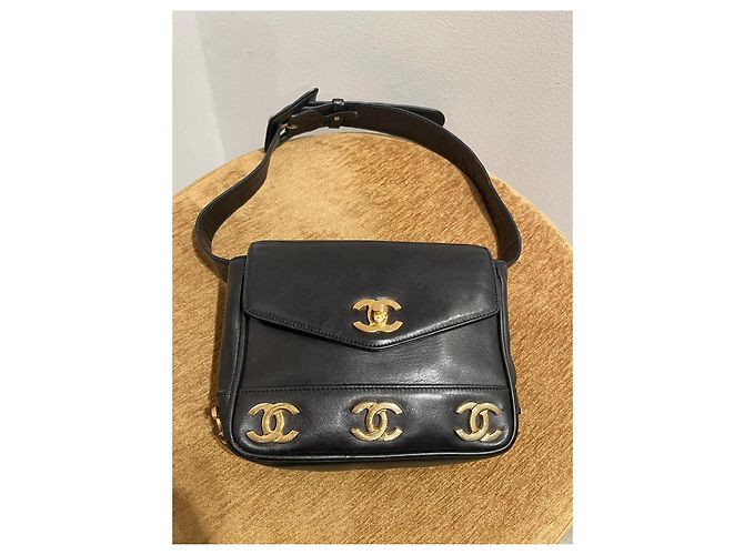 Chanel Gürteltasche aus schwarzem Lammleder mit Goldbeschlag Gold hardware - Ansicht 3
