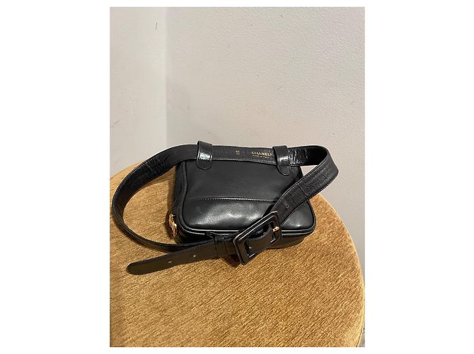 Chanel Gürteltasche aus schwarzem Lammleder mit Goldbeschlag Gold hardware - Ansicht 4