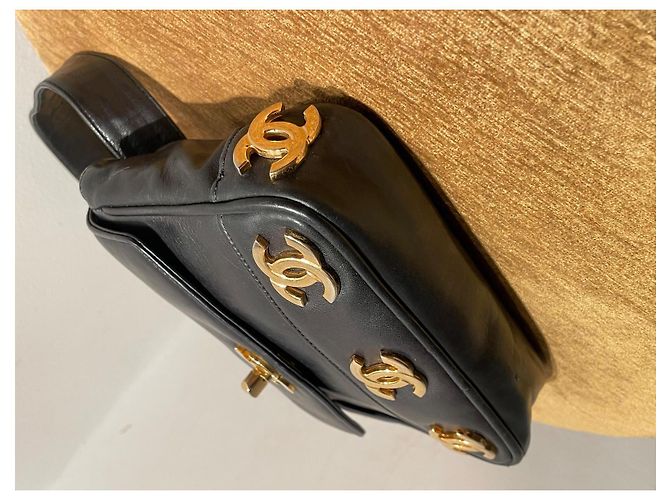 Chanel Gürteltasche aus schwarzem Lammleder mit Goldbeschlag Gold hardware - Ansicht 6