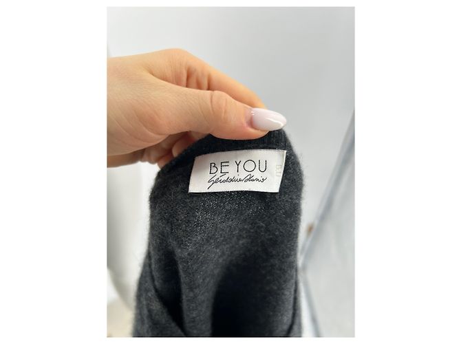 Autre Marque UNTERSCHRIFTLOS / UNTERSCHRIFTLOS Strickwaren T.International XS Kaschmir Grau - Ansicht 5