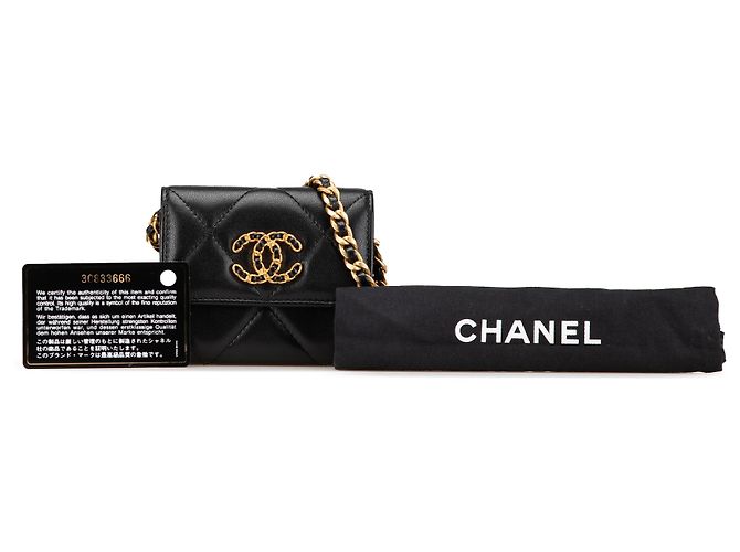 Chanel 19 Kartenhalter aus schwarzem, gestepptem Lammleder mit Kette - Ansicht 12